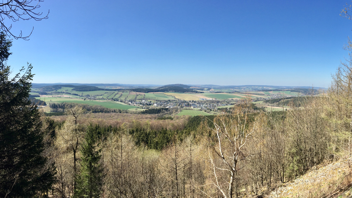 Blick vom Bärensteiner Berg in Richtung Scheibenberg. Foto: Chris Bergau