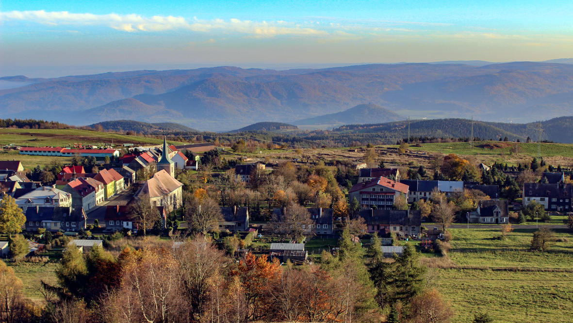 Grandiose Aussicht vom 910 Meter hohen Mědník. Foto: Chris Bergau