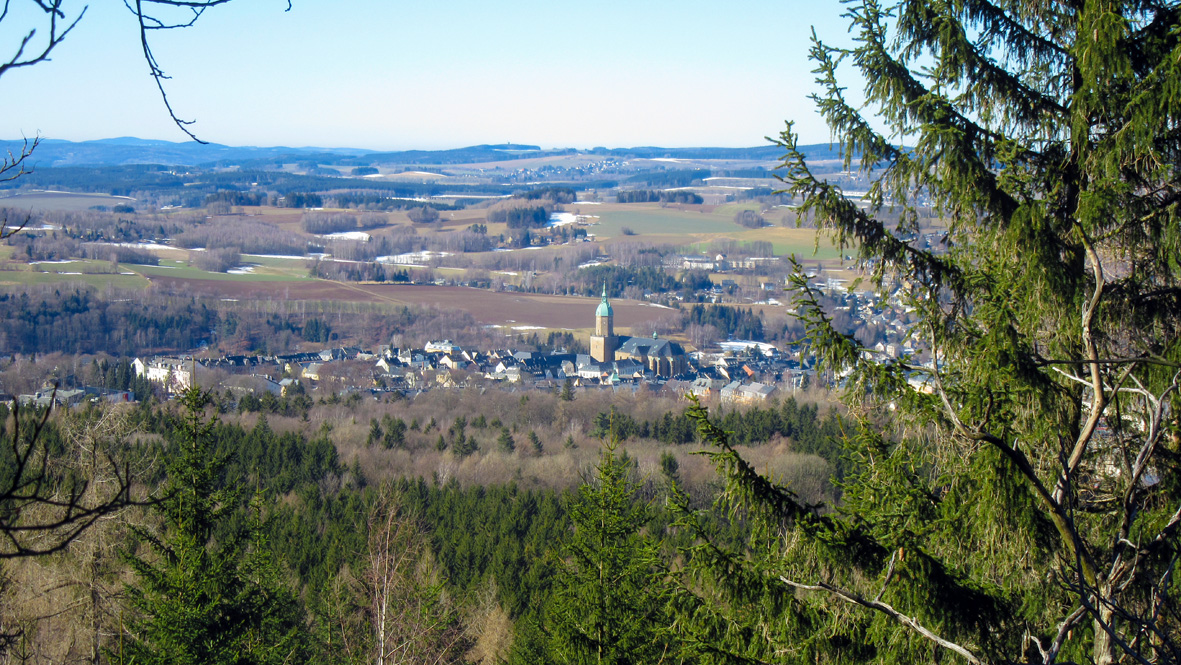 Blick auf Annaberg-Buchholz vom oberen Pöhlbergrundgang. Foto: Chris Bergau