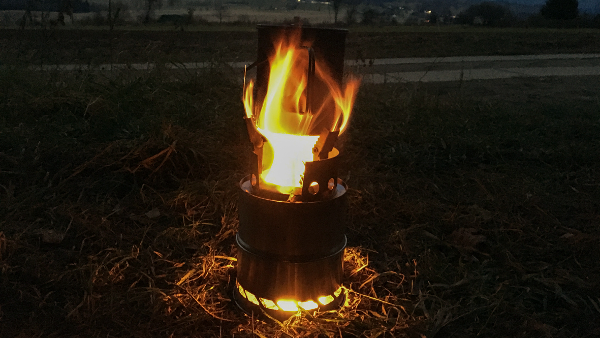 Wasser kochen auf dem Feuer für einen leckeren Kaffee. Foto: Chris Bergau