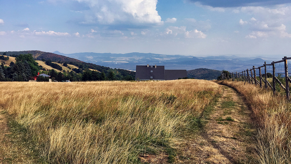 Wandern im Böhmischen Teil des Erzgebirges. Foto: Chris Bergau