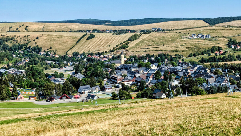 Blick auf Kurort Oberwiesenthal. Foto: Chris Bergau